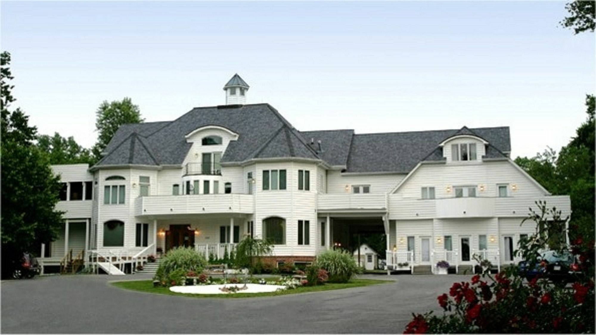 The Columbia Inn At Peralynna Eksteriør billede